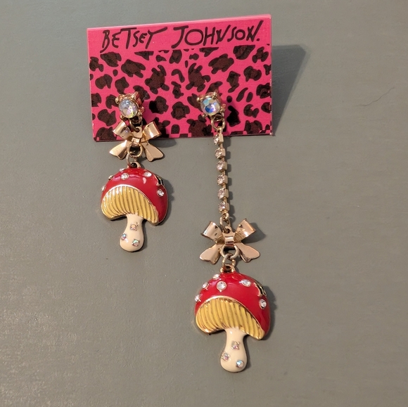 Betsey Johnson 🍄Mushroom earrings - Picture 3 of 5